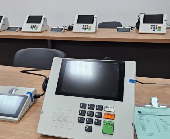 Carga e lacre preparam urnas para 2º turno das Eleições Gerais de 2026