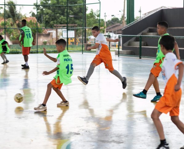 Complexo Jardim Passaredo une futebol, cidadania e apoio escolar no Coxipó