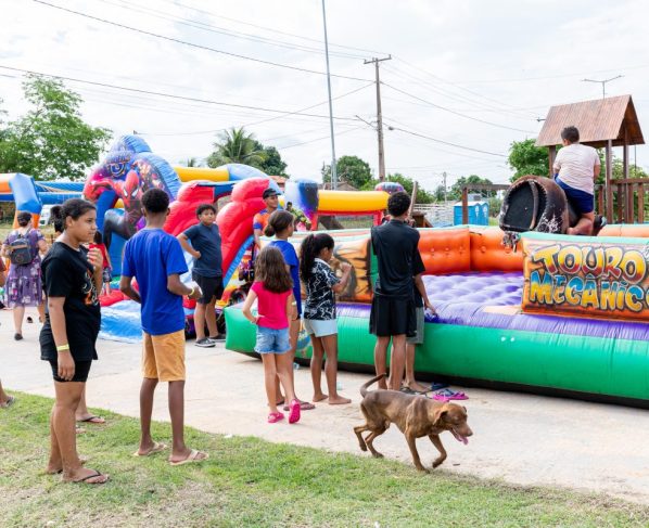 Complexo Passaredo reúne famílias em ação social com brinquedos, sorteios e serviços gratuito