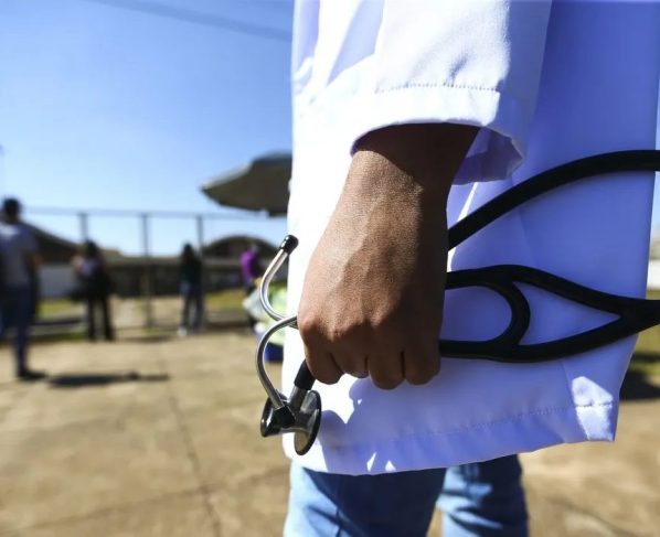Congresso aprova exame obrigatório para médicos