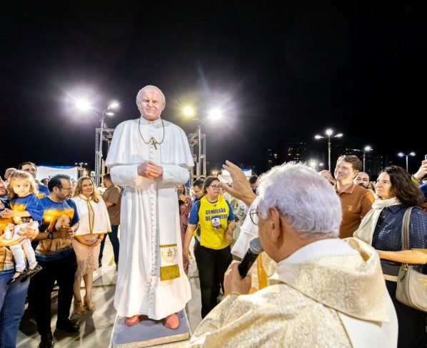 Cuiabá inaugura escultura de São João Paulo II nos 35 anos da visita do Papa