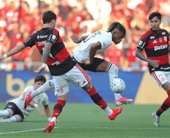 Estudiantes elimina o Flamengo e vai decidir a Libertadores com Palmeiras