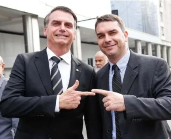 Flávio visita Jair Bolsonaro em Brasília pela 2ª vez após fim da proibição de Moraes