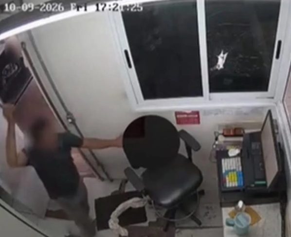 Homem quebra cabines de pedágio com martelo e é preso em MT; veja vídeo