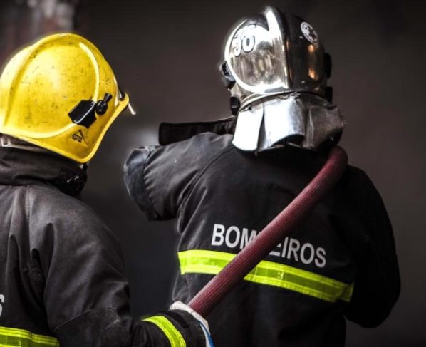 Incêndio destrói casa e atinge outros dois imóveis em Rondonópolis