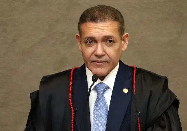 Kassio atende Flávio e suspende circulação de jornal de sindicato
