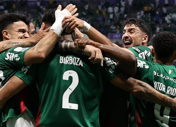 Palmeiras goleia, segue na cola do líder e deixa o Corinthians encostado no Z4