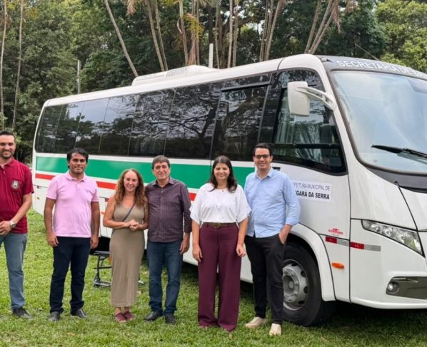 R$ 640 MIL - Secretaria de Saúde adquire micro-ônibus para transporte de pacientes