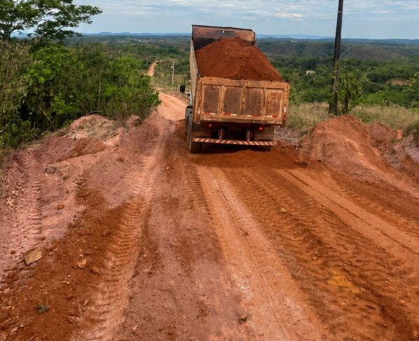 Recuperação de estradas melhora rotina de 69 famílias da zona rural de Cuiabá