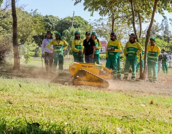 Robôs reforçam roçagem e agilizam limpeza das avenidas de Cuiabá