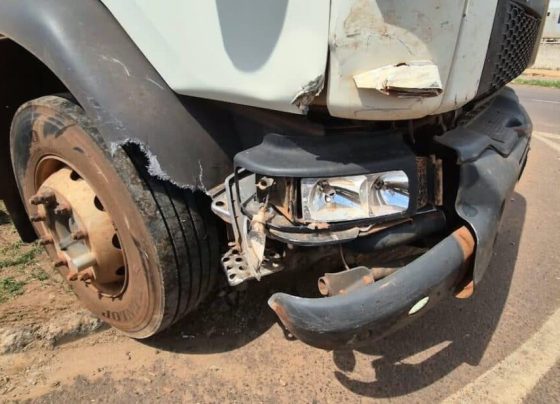 Sinop: colisão entre carro e caminhão deixa veículos danificados na BR-163