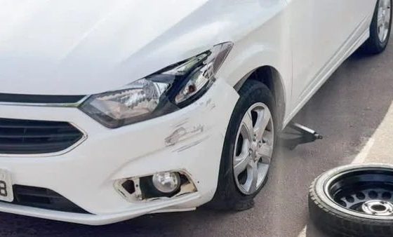 Sinop: moto colide em carro estacionado e condutor é socorrido
