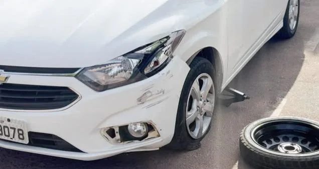 Sinop: moto colide em carro estacionado e condutor é socorrido