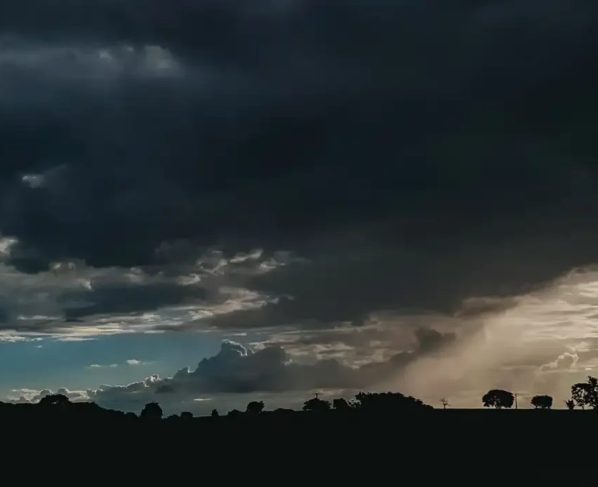 Tempestades colocam regiões do Brasil em alerta neste feriado