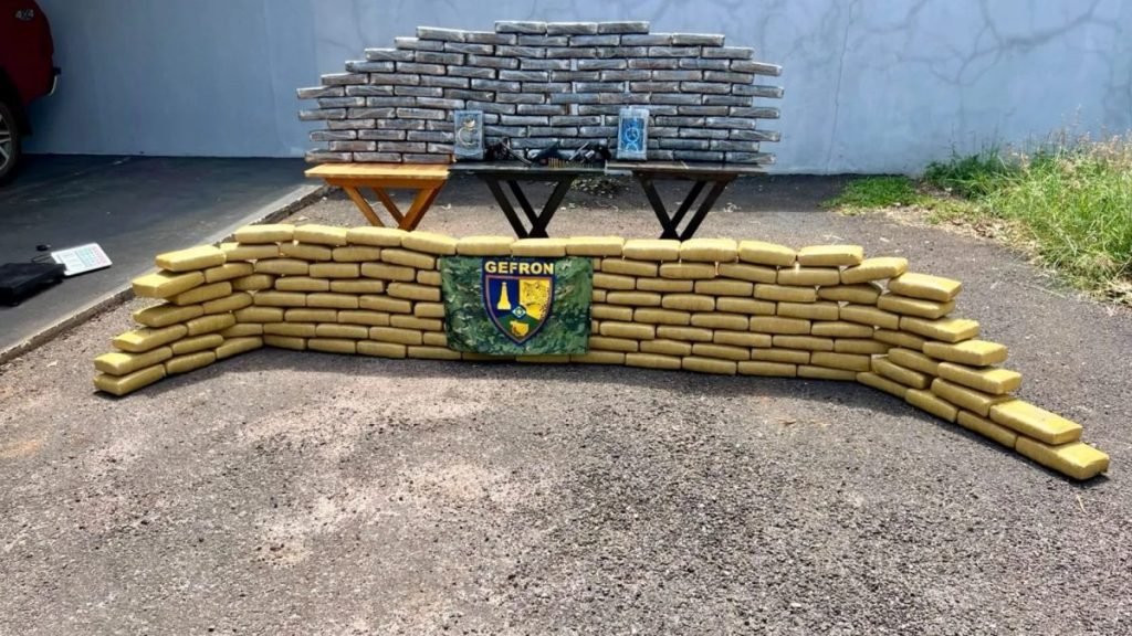 Três suspeitos morrem em confronto com a polícia e 237 kg de drogas são apreendidos em MT