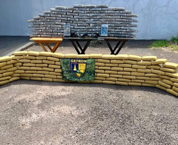 Três suspeitos morrem em confronto com a polícia e 237 kg de drogas são apreendidos em MT