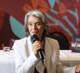 Democracia está nas mãos do povo, não em palácios, diz